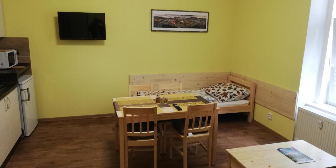 דצ'ין Booking Trzni מראה חיצוני תמונה