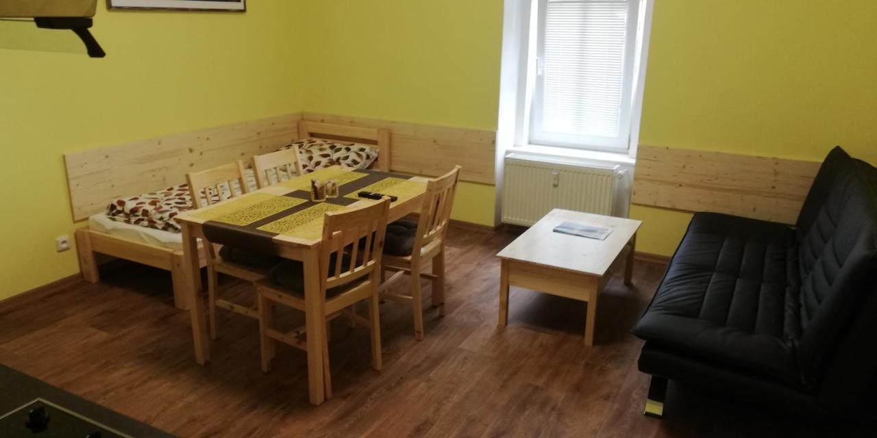דצ'ין Booking Trzni מראה חיצוני תמונה
