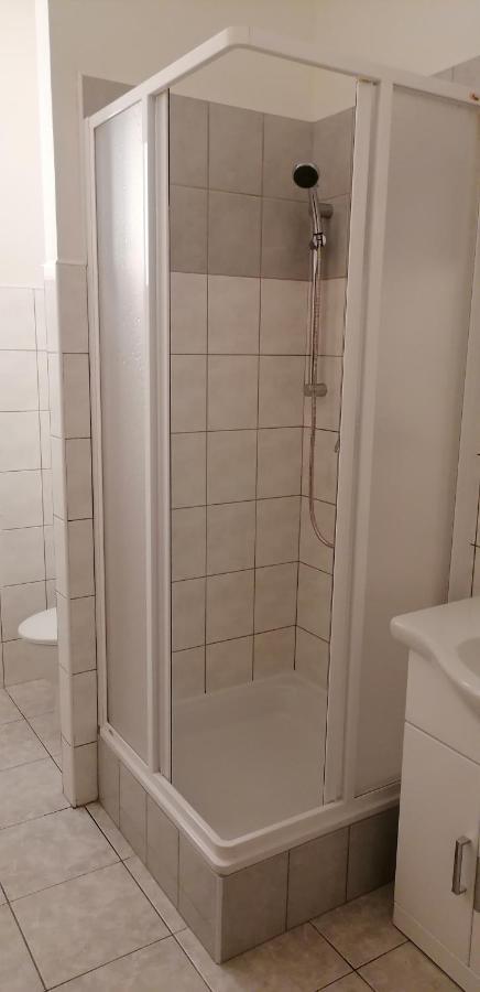 דצ'ין Booking Trzni מראה חיצוני תמונה