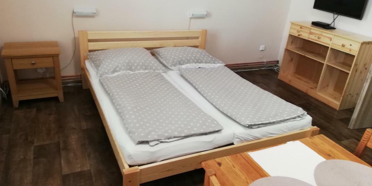 דצ'ין Booking Trzni מראה חיצוני תמונה